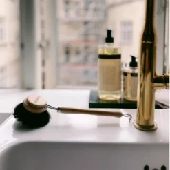 Humdakin Round Wood, Metal and Horse Hair Dish Brush